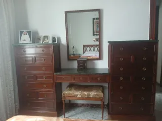 Mueble tocador con espejo y banqueta