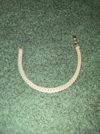 Bracciale elegante con maglie piatte