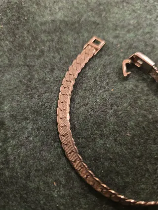 Bracciale elegante con maglie piatte