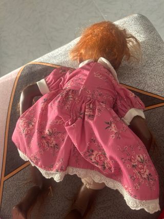 Mona reborn con vestido rosa