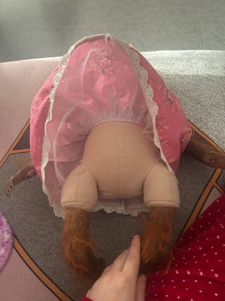 Mona reborn con vestido rosa