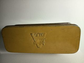 Caja antigua Alfa para máquina de coser