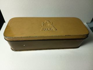 Caja antigua Alfa para máquina de coser