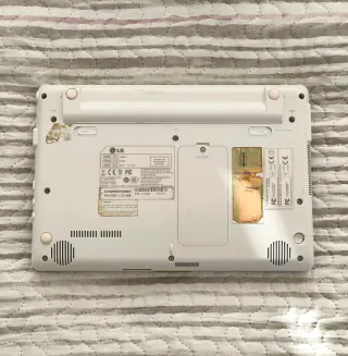 LG X120 Netbook (Para piezas o reparar) - SIN DISC