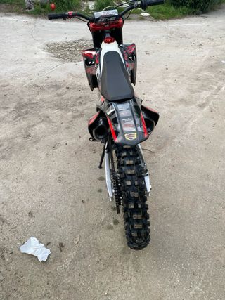 Moto Enduro/Motocross Negra y Roja
