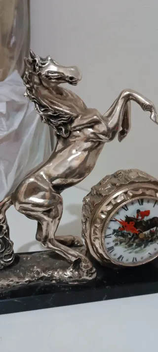 Reloj vintage metal caballo