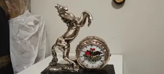 Reloj vintage metal caballo