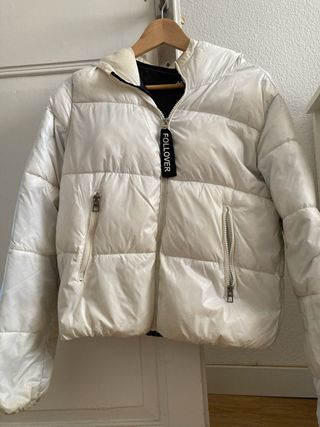 Chaqueta acolchada blanca con capucha