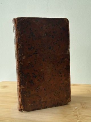Libro antiguo francés Siglo XVIII historia