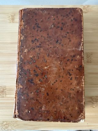 Libro antiguo francés Siglo XVIII historia