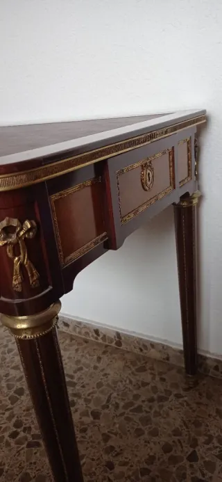 Mesa escritorio clásica madera y metal