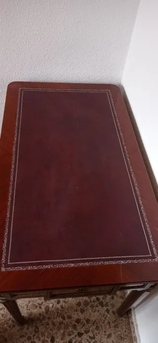 Mesa escritorio clásica madera y metal