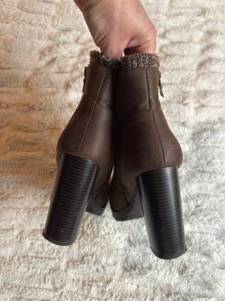 Botines marrones tacón alto con cremallera