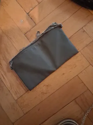 Lote 4 bolsos: labios, clutch negro, plata