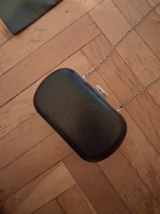 Lote 4 bolsos: labios, clutch negro, plata