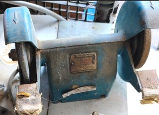 Taladro de columna, amoladora y yunque