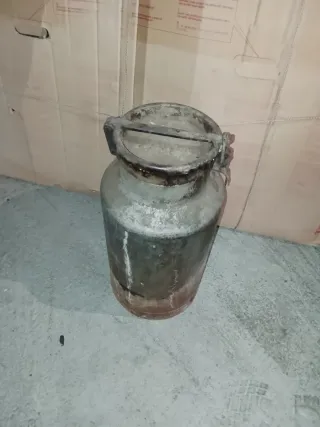 Jarra de leche hierro.