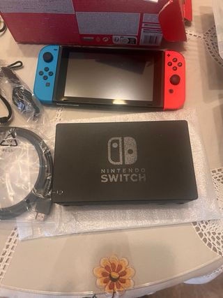 Nintendo Switch + Juego Mario Bros Deluxe.