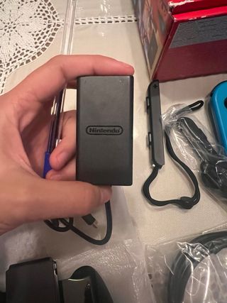 Nintendo Switch + Juego Mario Bros Deluxe.