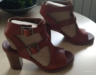 Sandalias Timberland tacón marrón talla 37