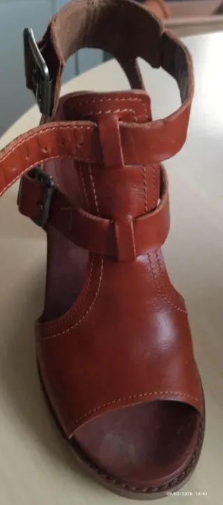 Sandalias Timberland tacón marrón talla 37