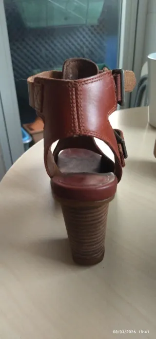 Sandalias Timberland tacón marrón talla 37