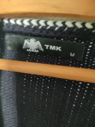 Rebeca azul con cuello blanco