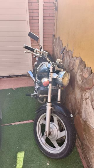 Moto Kymco venox Cruiser Negra