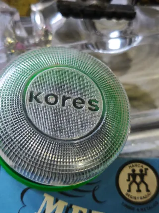 Escritorio de los años 60: sellos, lápices, etc.