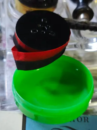 Escritorio de los años 60: sellos, lápices, etc.