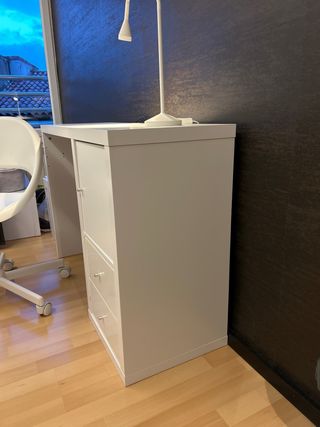 Escritorio IKEA KALLAX Blanco con Silla y Lámpara