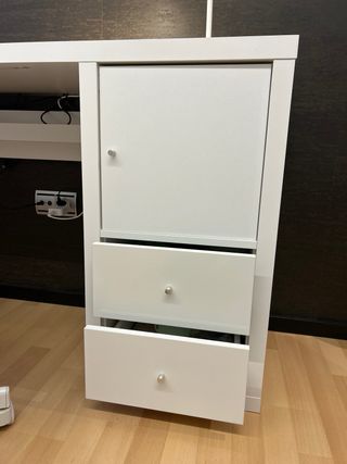 Escritorio IKEA KALLAX Blanco con Silla y Lámpara