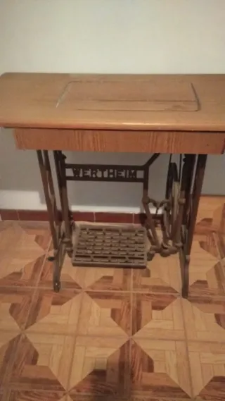 Máquina de coser antigua Wertheim