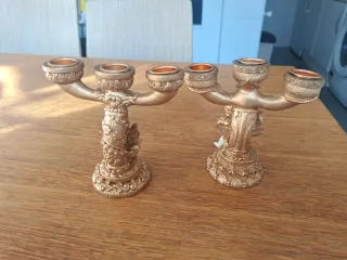 Candelabros de ángeles dorados