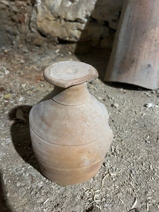 Comedero pájaros antiguo de barro