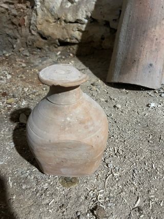 Comedero pájaros antiguo de barro