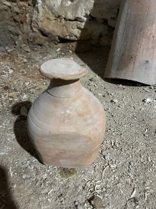 Comedero pájaros antiguo de barro