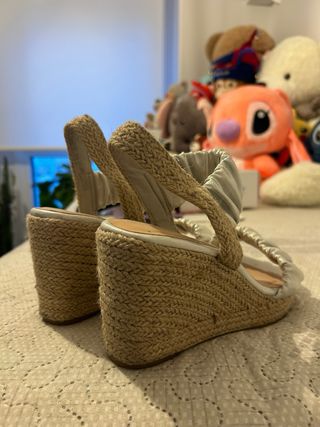 Sandalias cuña plateadas