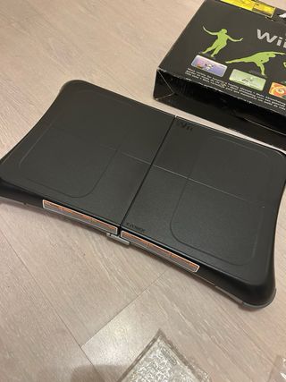 Wii balance board nera + gioco WII FIT plus nuova