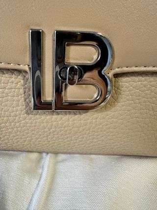 Bolso de mano/hombro beige con dije