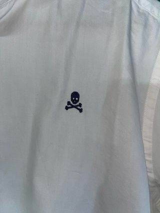 Camisa blanca Scalpers