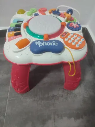 Mesa de actividades musical para bebés