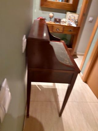 Escritorio antiguo de madera