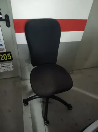 Silla de oficina negra