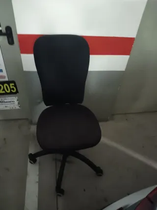 Silla de oficina negra