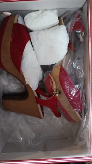 Sandalias Pedro Miralles Rojas y Beige