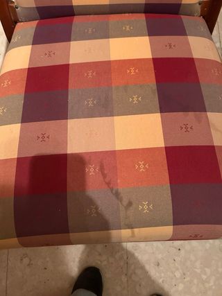 Mecedora clásica de madera y tela