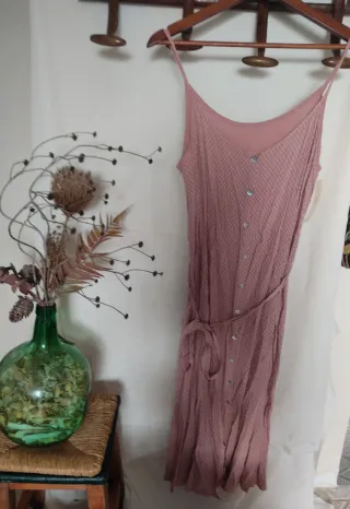 Vestido rosa con botones