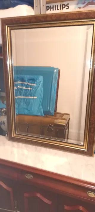 Mueble de entrada y espejo.