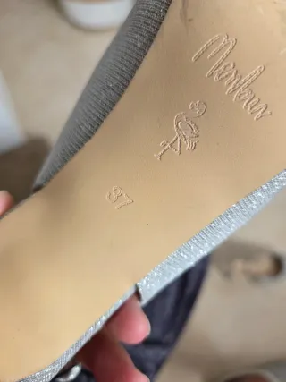 Tacones plateados de fiesta